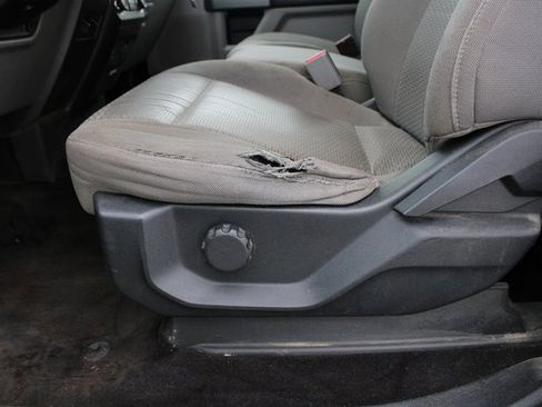 Used 2017 Ford F150 XLT image 3