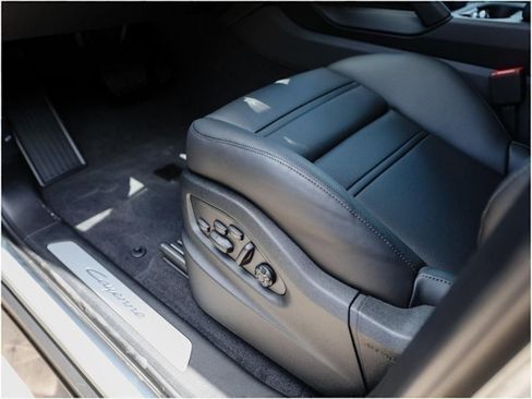 Certified 2025 Porsche Cayenne AWD/4WD image 14