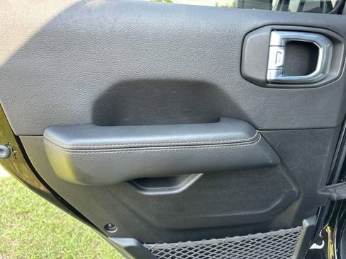 Used 2021 Jeep Gladiator Overland image 20