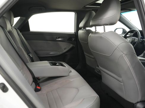 Used 2019 Toyota Avalon XSE w/ All Weather Liner Package FWD image 12