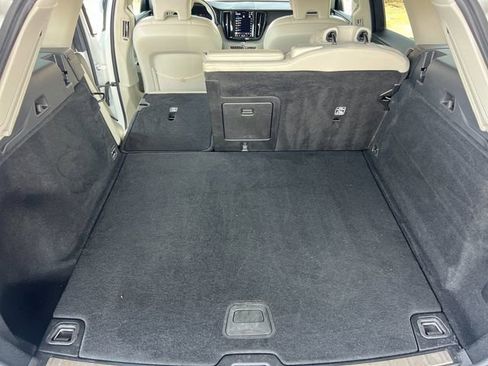 Used 2023 Volvo XC60 B5 Plus image 14