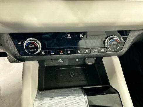 Used 2023 Mitsubishi Outlander SEL image 17