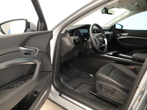 Used 2023 Audi e-tron Premium Plus w/ Premium Plus Package image 14