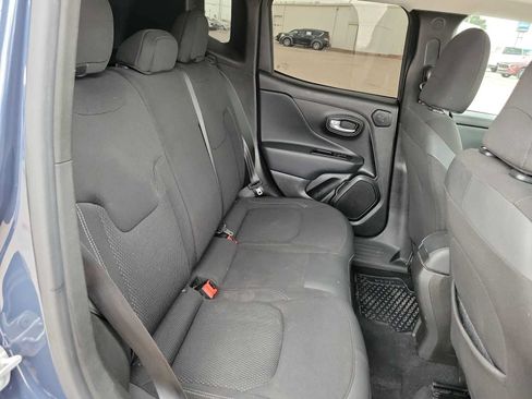 Used 2023 Jeep Renegade Altitude w/ Sun/Sound Group AWD/4WD image 17