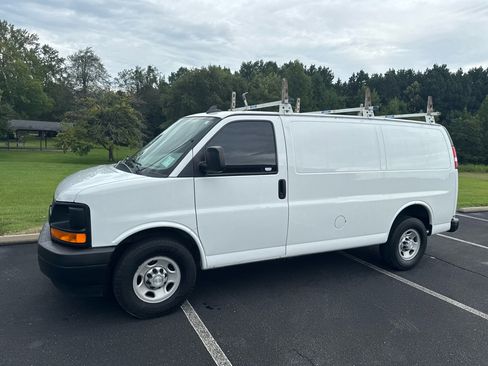 Used 2017 Chevrolet Express 2500 image 10
