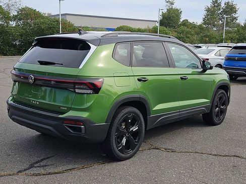 New 2025 Volkswagen Taos SE image 3