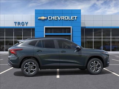 New 2026 Chevrolet Trax LT w/ LT Convenience Package FWD image 5