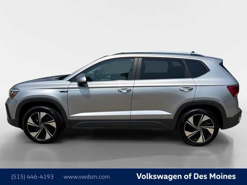Certified 2024 Volkswagen Taos SE image 3
