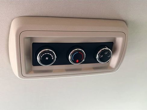 Used 2017 Dodge Grand Caravan SE image 22