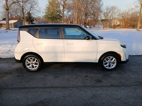 Certified 2025 Kia Soul S image 10