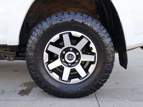 Used 2020 Toyota 4Runner TRD Off-Road Premium w/ Moonroof Package AWD/4WD image 39