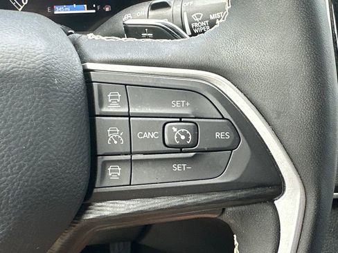 Used 2025 Jeep Grand Cherokee Altitude image 27