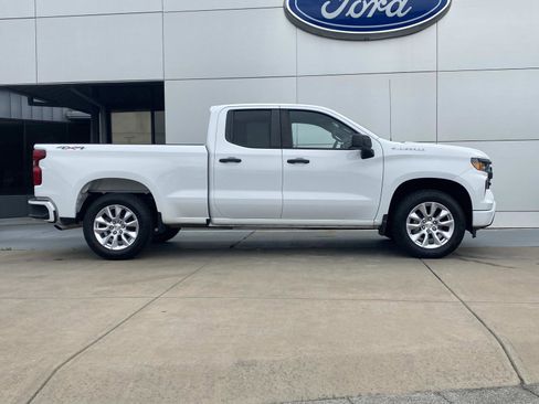 Used 2022 Chevrolet Silverado 1500 Custom AWD/4WD image 3