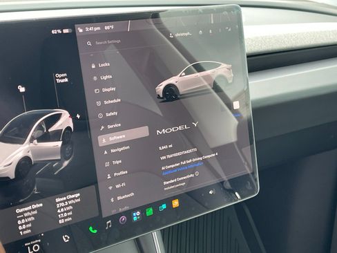Used 2026 Tesla Model Y 2WD image 30