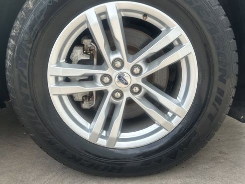 Used 2020 Ford Explorer XLT w/ Equipment Group 202A RWD image 28