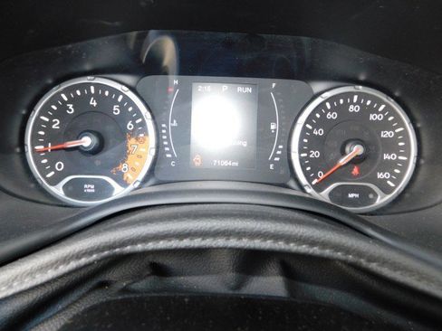 Used 2018 Jeep Renegade Altitude image 31