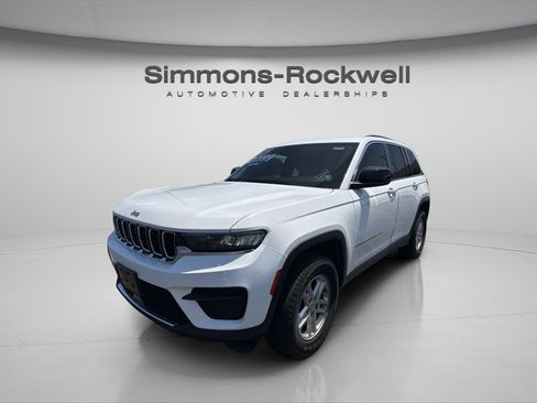 Used 2023 Jeep Grand Cherokee Laredo w/ Luxury Tech Group I AWD/4WD image 1