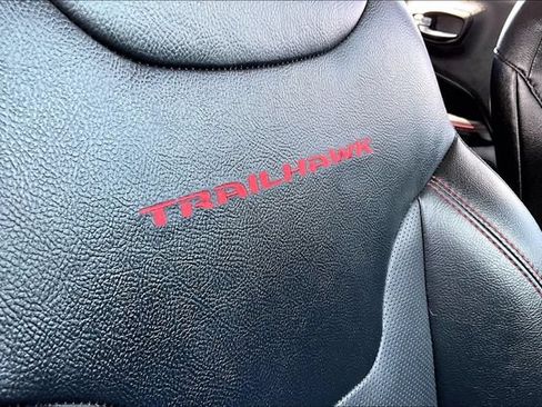 Used 2019 Jeep Compass Trailhawk w/ Leather Interior Group AWD/4WD image 24