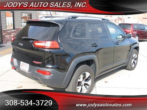 Used 2018 Jeep Cherokee Trailhawk image 32