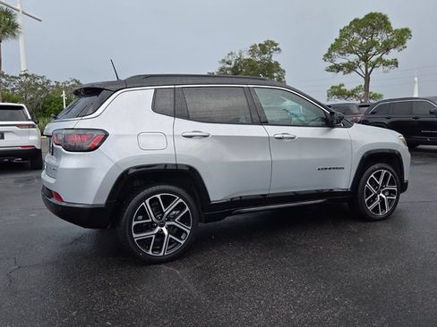 Certified 2025 Jeep Compass Limited w/ Elite Group AWD/4WD image 7