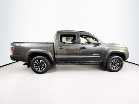 Used 2020 Toyota Tacoma TRD Sport w/ TRD Premium Sport Package AWD/4WD image 4