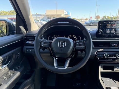 New 2025 Honda Pilot Touring image 31