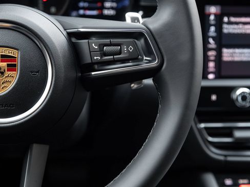 Certified 2026 Porsche Macan AWD/4WD image 16