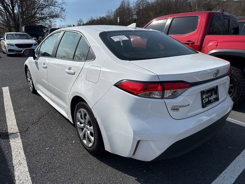 Used 2023 Toyota Corolla LE image 3