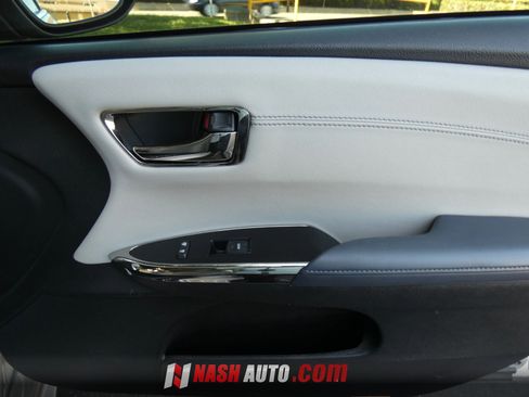 Used 2014 Toyota Avalon Limited FWD image 33
