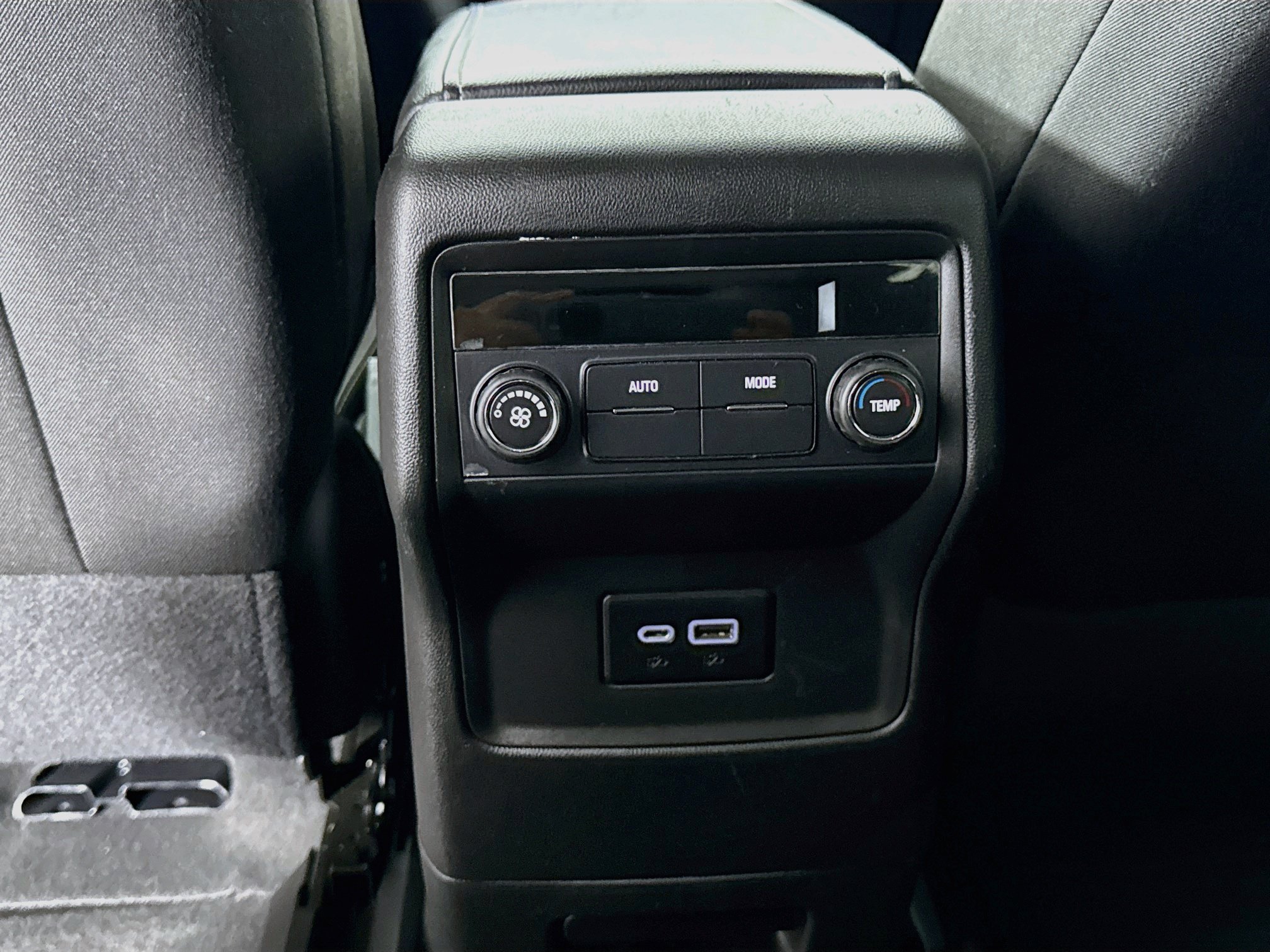 Used 2023 GMC Acadia SLE FWD image 27