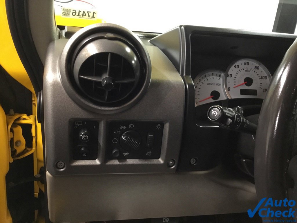 Used 2003 HUMMER H2 w/ Preferred Equipment Group AWD/4WD image 25