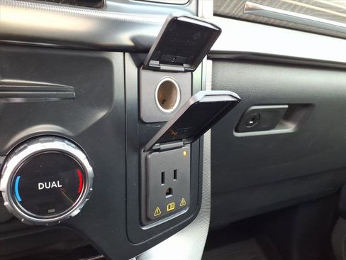 Certified 2022 Ford F150 Platinum w/ Equipment Group 701A High image 17