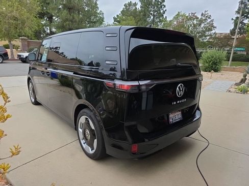 Certified 2025 Volkswagen ID. Buzz Pro S RWD image 3