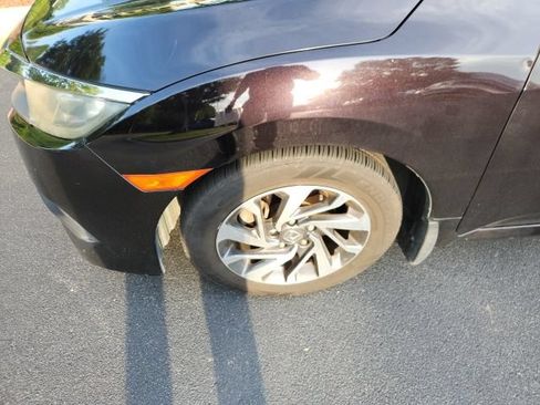 Used 2016 Honda Civic EX image 4