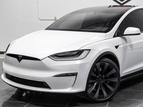Used 2022 Tesla Model X image 8