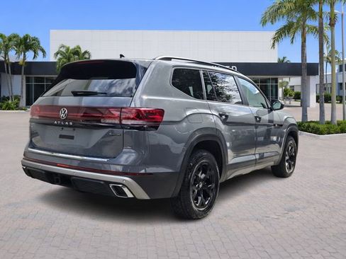 Certified 2025 Volkswagen Atlas Peak Edition SE AWD/4WD image 7