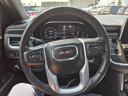 Used 2022 GMC Yukon XL SLT w/ SLT Premium Package AWD/4WD image 15