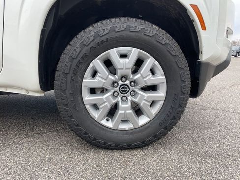 Used 2023 Nissan Frontier SV image 48