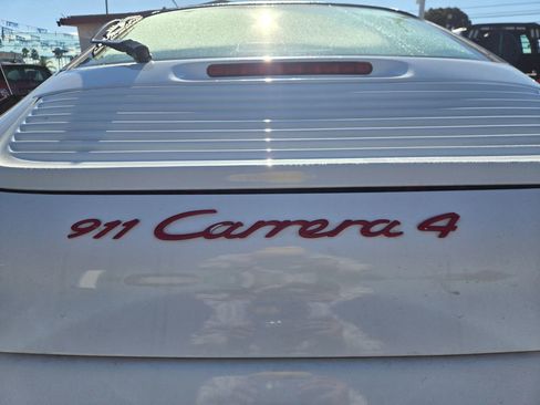 Used 2001 Porsche 911 Carrera 4 image 32