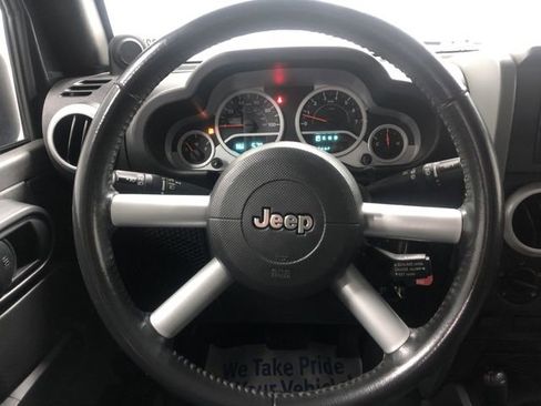 Used 2010 Jeep Wrangler Unlimited Sahara image 15