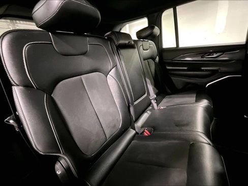 Used 2022 Jeep Grand Cherokee Altitude image 36