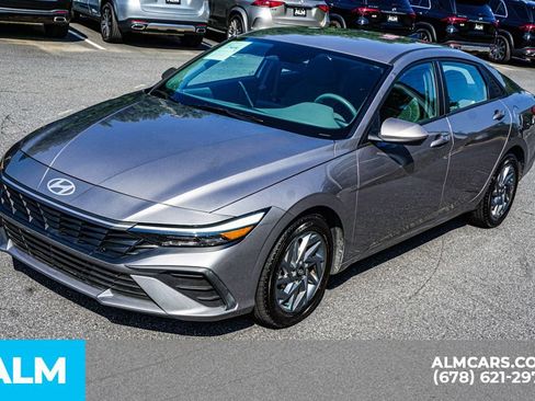 Used 2024 Hyundai Elantra SEL FWD image 14