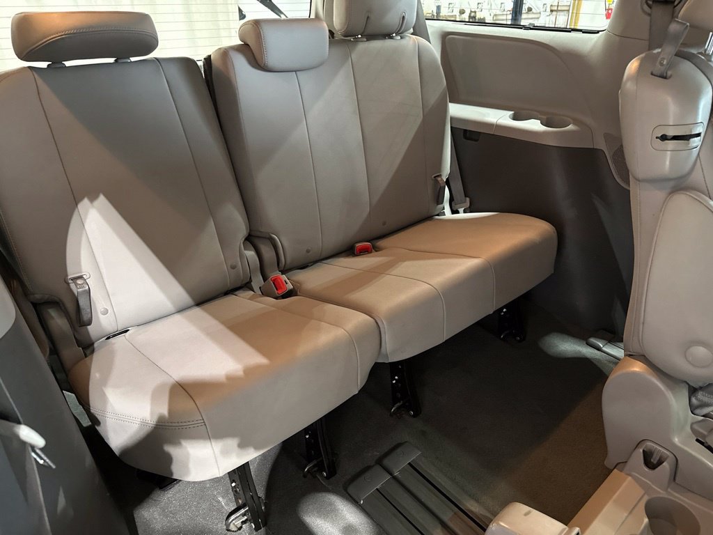 Used 2020 Toyota Sienna XLE w/ Protection Package FWD image 20