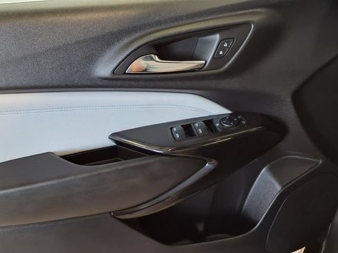 Used 2025 Chevrolet Trax LT w/ Driver Confidence Package FWD image 16