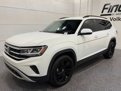 Used 2023 Volkswagen Atlas SE w/ Black Wheel Package