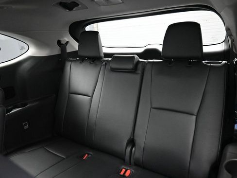 Used 2025 Toyota Highlander Platinum AWD/4WD image 34
