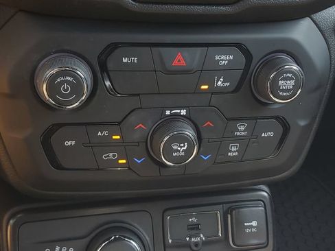Certified 2022 Jeep Renegade Altitude AWD/4WD image 31