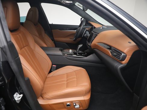 Certified 2022 Maserati Levante GT AWD/4WD image 16