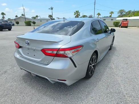 Used 2018 Toyota Camry SE w/ Audio Package FWD image 2