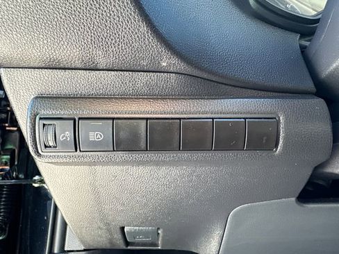 Certified 2025 Toyota Corolla LE image 28